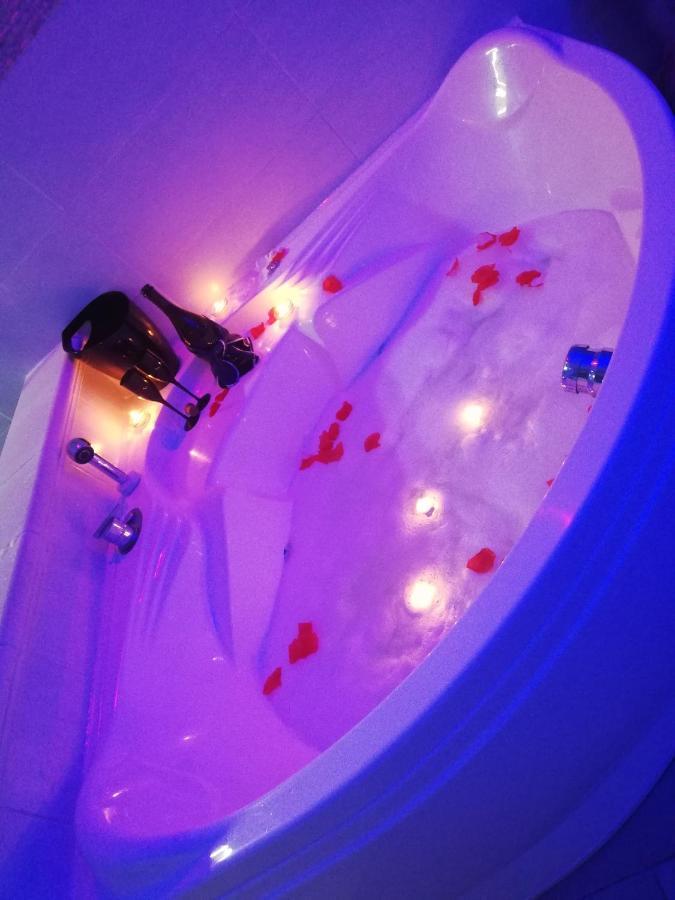 V&M Suite Con Jacuzzi أوستوني المظهر الخارجي الصورة