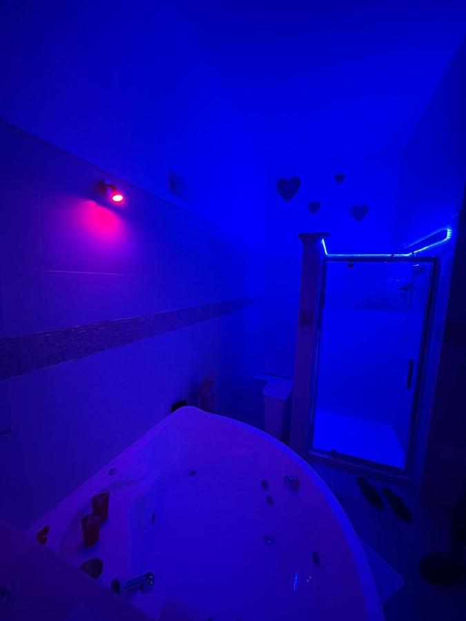 V&M Suite Con Jacuzzi أوستوني المظهر الخارجي الصورة
